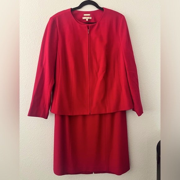 Beautiful suit dress and blazer - Picture 1 of 9